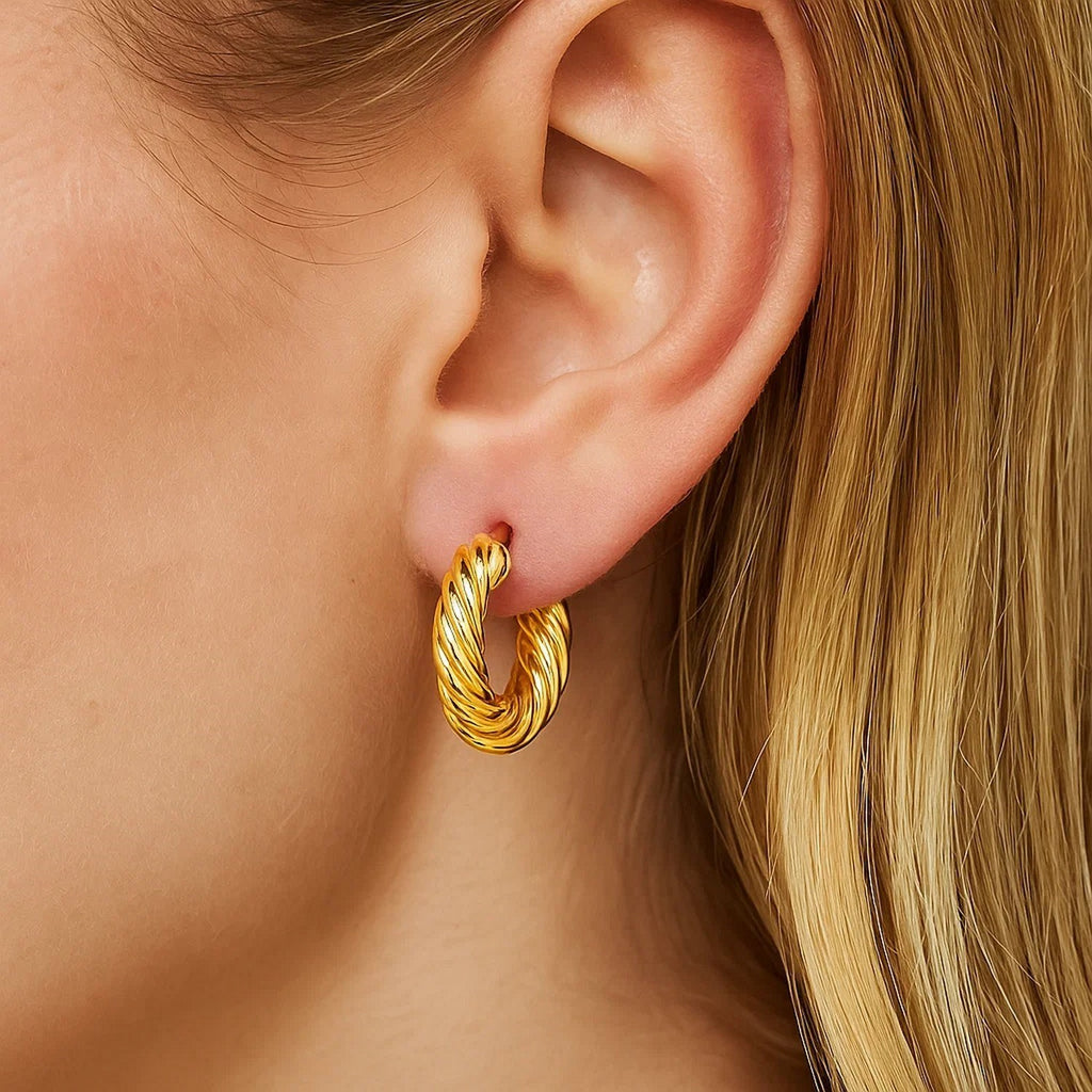 14K Yellow Gold Twisted Cable Small Hoop Earrings (4 x 17.6 mm)