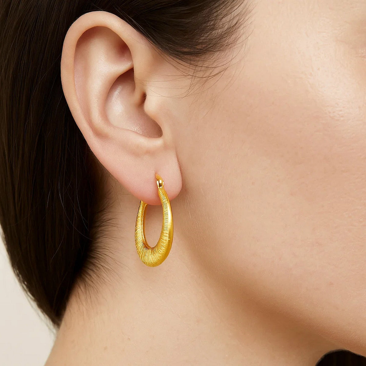 14k Yellow Gold Graduated Round Textured Hoop Earrings