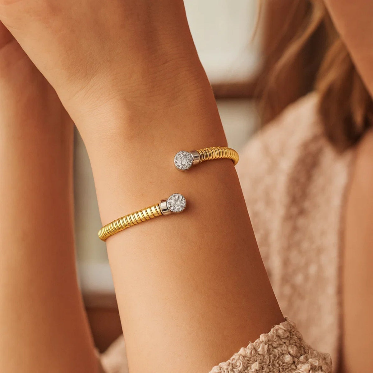 14K Yellow Gold Round End Tubogas Cuff Bangle (3.90 mm)