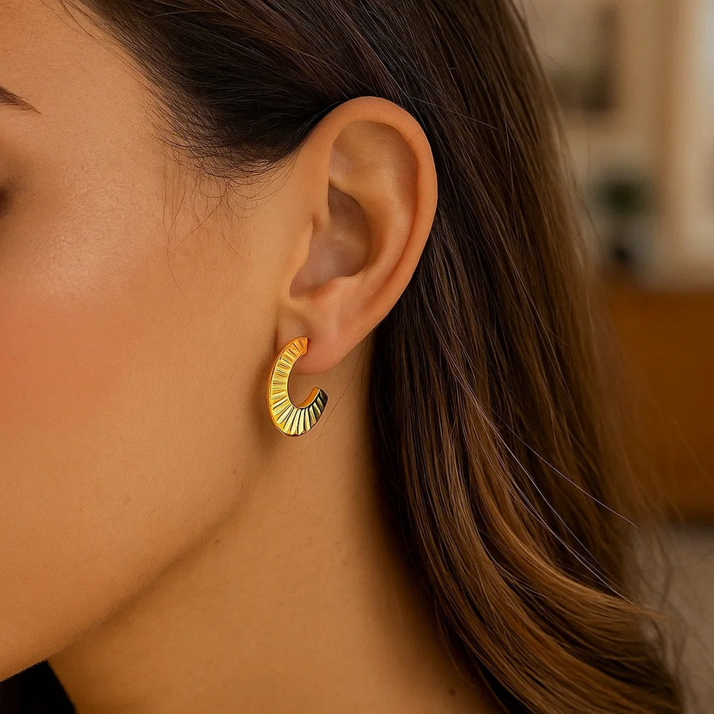 14K Yellow Gold Graduated Scalloped Pointed Half Hoops